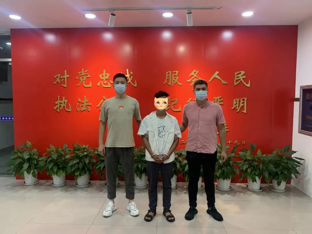 DƬ
